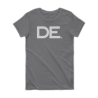 DE - State of Delaware Abbreviation Short Sleeve Women's T-shirt