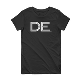 DE - State of Delaware Abbreviation Short Sleeve Women's T-shirt